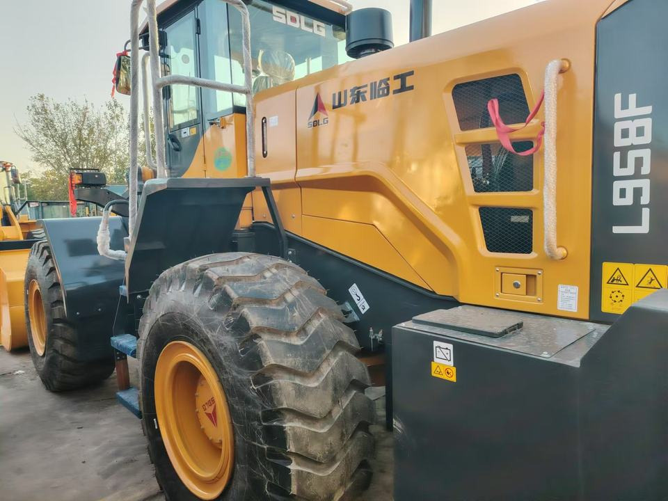 China SDLG 5ton Wheel Loader LG958F Front End Loader , diesel Engine Payloader 4*4 Truck Loader LG958F LW600 CLG856 - Carregadeira de rodas: foto 3 China SDLG 5ton Wheel Loader LG958F Front End Loader , diesel Engine Payloader 4*4 Truck Loader LG958F LW600 CLG856 - Carregadeira de rodas: foto 3