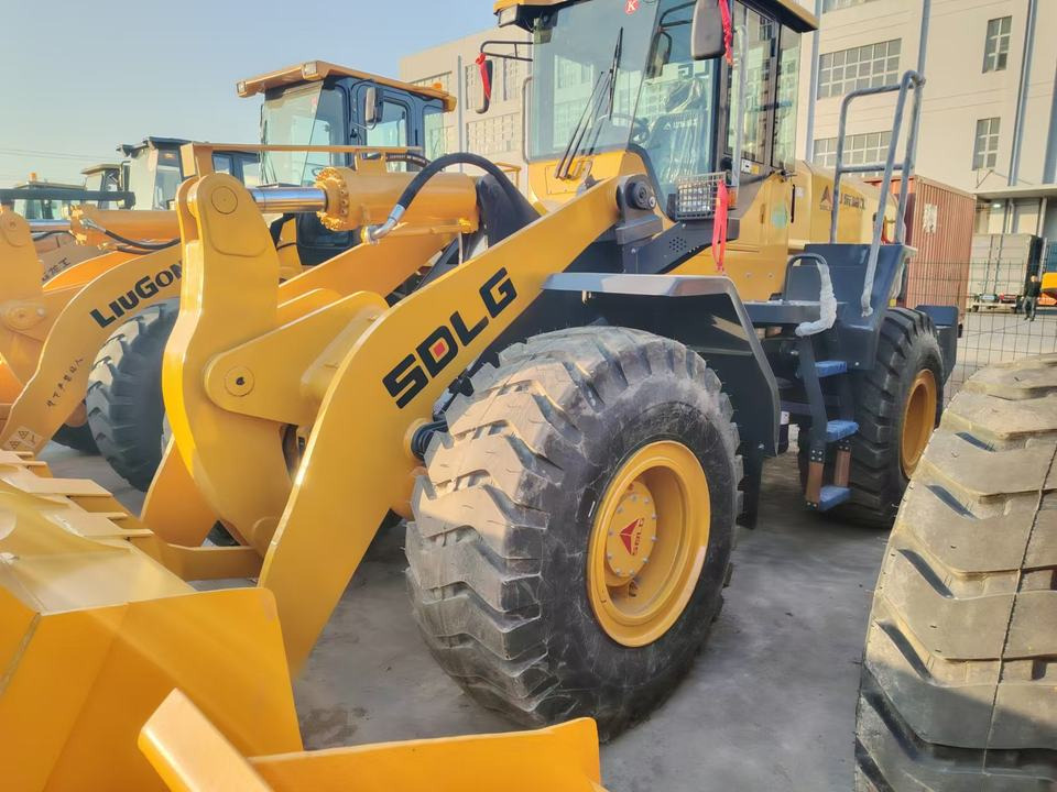 China SDLG 5ton Wheel Loader LG958F Front End Loader , diesel Engine Payloader 4*4 Truck Loader LG958F LW600 CLG856 - Carregadeira de rodas: foto 2 China SDLG 5ton Wheel Loader LG958F Front End Loader , diesel Engine Payloader 4*4 Truck Loader LG958F LW600 CLG856 - Carregadeira de rodas: foto 2