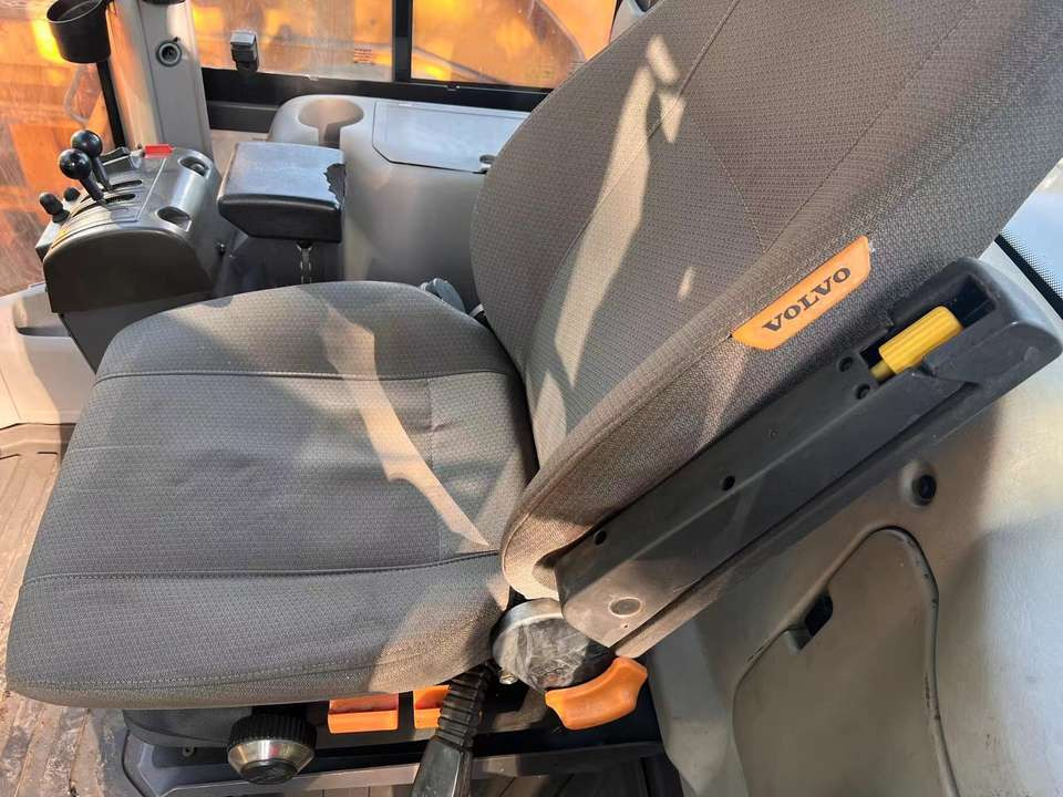 Good Condition Used L120Gz Wheel Loader VOLVO Used VOLVO L120G Loader Used Wheel Loader for Sale - Carregadeira de rodas: foto 3 Good Condition Used L120Gz Wheel Loader VOLVO Used VOLVO L120G Loader Used Wheel Loader for Sale - Carregadeira de rodas: foto 3