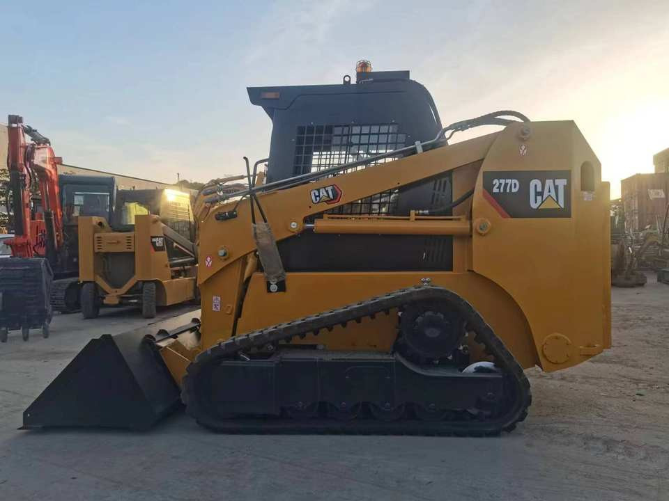 Hot Sale Used CATERPILLAR 277D Front Loader Multi-Terrain Skid Loader With Core Components Engine Motor Pump - Mini carregadeira de esteiras: foto 3 Hot Sale Used CATERPILLAR 277D Front Loader Multi-Terrain Skid Loader With Core Components Engine Motor Pump - Mini carregadeira de esteiras: foto 3