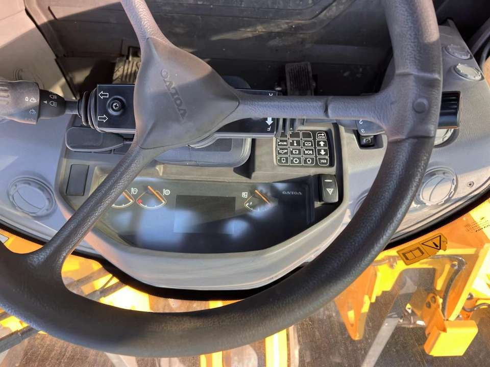 Hot Selling Used Original Sweden Hydraulic Volvo L120GZ Wheel Loader Second Hand Loader Volvo L220G in Good Condition for Sale - Carregadeira de rodas: foto 4 Hot Selling Used Original Sweden Hydraulic Volvo L120GZ Wheel Loader Second Hand Loader Volvo L220G in Good Condition for Sale - Carregadeira de rodas: foto 4