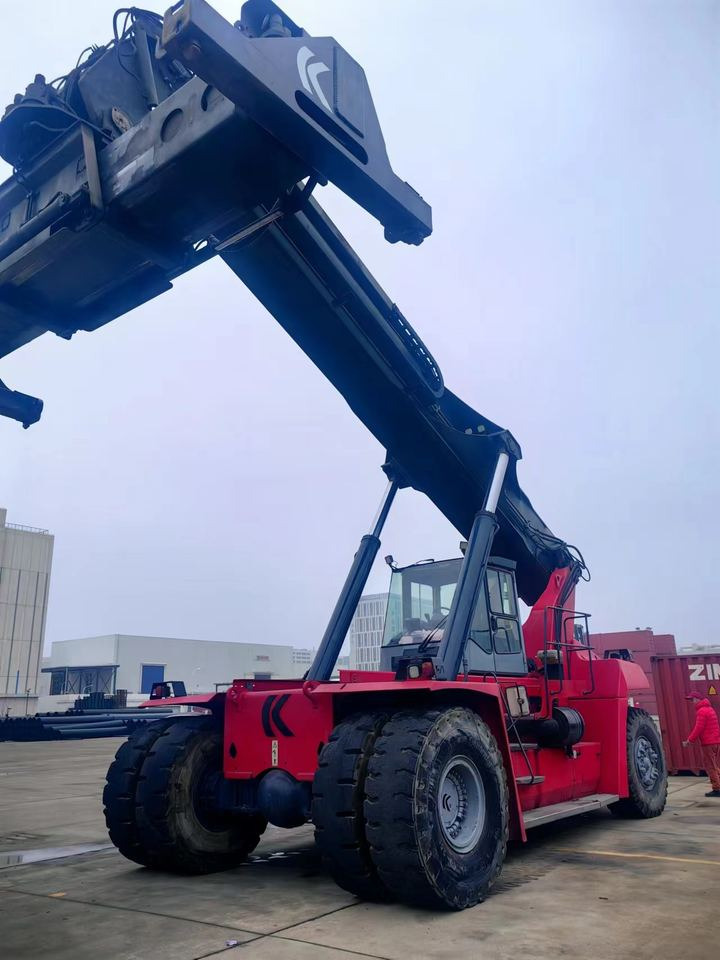 Kalmar DRF450 Used 45 Ton Reach Stacker for Containers Popularly Sold Sweden Engine Motor Bearing Gearbox Motor Core Components - Reachstacker porta contentores: foto 4 Kalmar DRF450 Used 45 Ton Reach Stacker for Containers Popularly Sold Sweden Engine Motor Bearing Gearbox Motor Core Components - Reachstacker porta contentores: foto 4