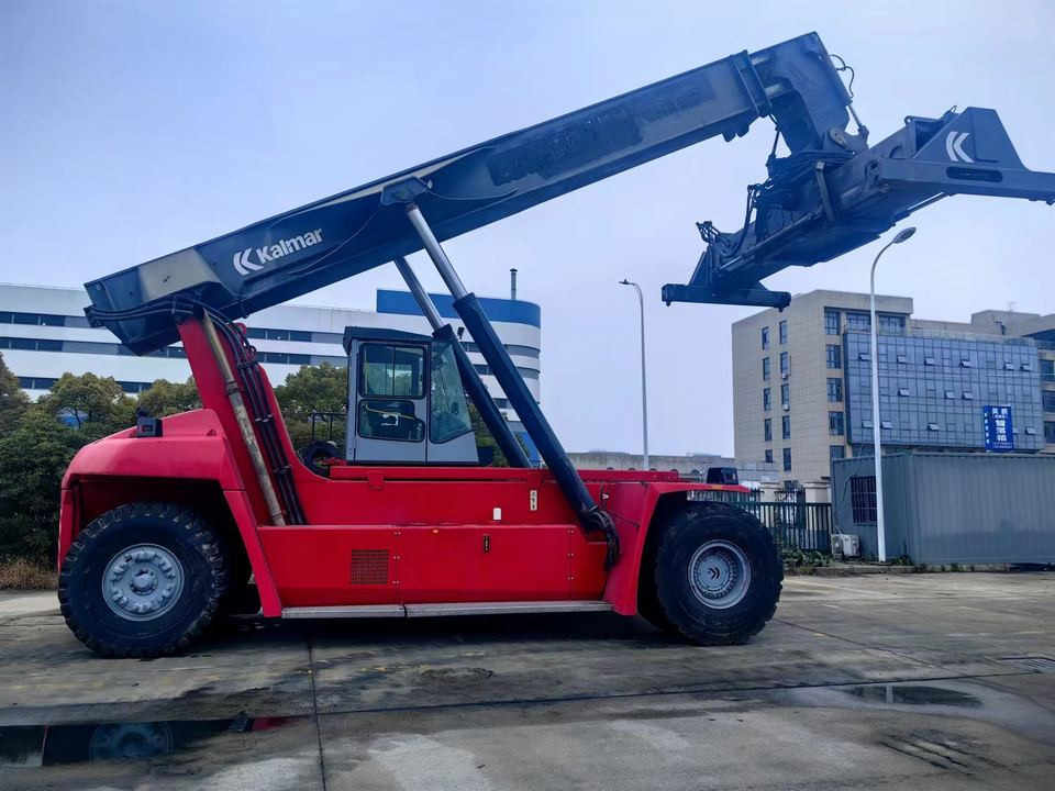 Kalmar DRF450 Used 45 Ton Reach Stacker for Containers Popularly Sold Sweden Engine Motor Bearing Gearbox Motor Core Components - Reachstacker porta contentores: foto 5 Kalmar DRF450 Used 45 Ton Reach Stacker for Containers Popularly Sold Sweden Engine Motor Bearing Gearbox Motor Core Components - Reachstacker porta contentores: foto 5