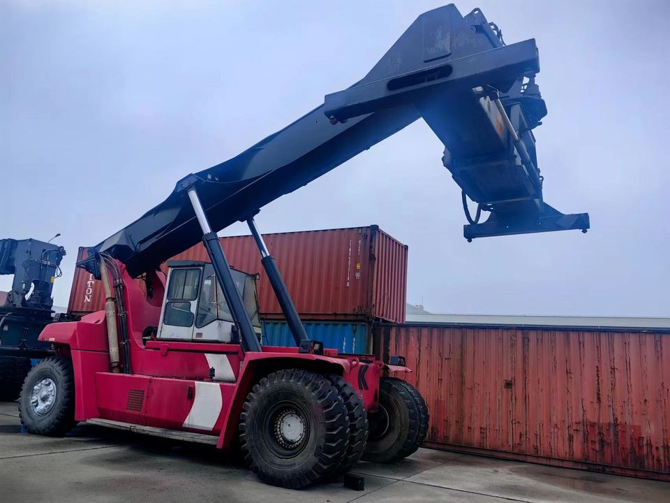 Low Price Used Kalmar 45ton Reach Stacker for Container DRD450 DRF450 Drt450 - Reachstacker porta contentores: foto 3 Low Price Used Kalmar 45ton Reach Stacker for Container DRD450 DRF450 Drt450 - Reachstacker porta contentores: foto 3