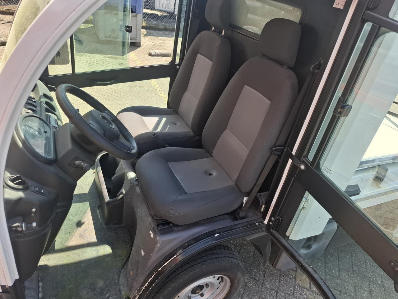 Aixam Mega E-Worker Elektrische Bakwagen RK-437-P - Carrinho de golfe: foto 2 Aixam Mega E-Worker Elektrische Bakwagen RK-437-P - Carrinho de golfe: foto 2