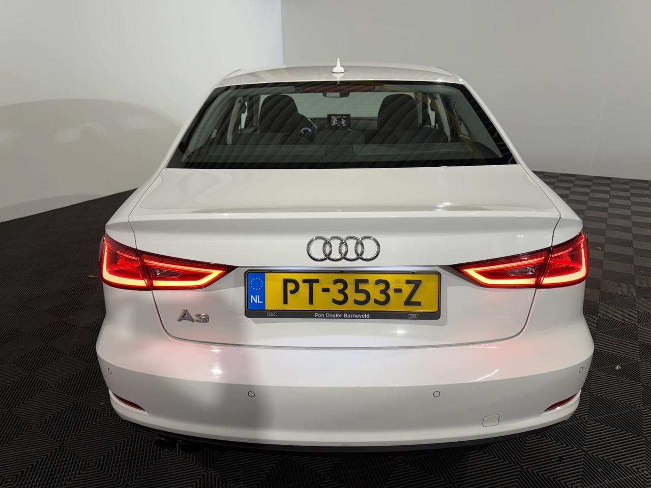 Audi | A3 Limousine | 1.4 TFSI Attraction Pro Line Plus Automaat | 2016 | 256.538 km | PT353Z | Geen oordeel - Sedã: foto 5 Audi | A3 Limousine | 1.4 TFSI Attraction Pro Line Plus Automaat | 2016 | 256.538 km | PT353Z | Geen oordeel - Sedã: foto 5