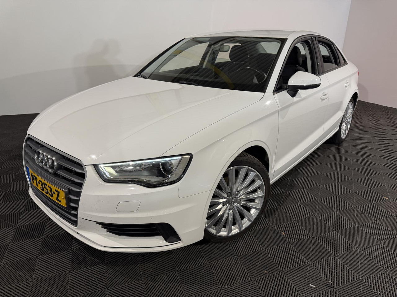 Audi | A3 Limousine | 1.4 TFSI Attraction Pro Line Plus Automaat | 2016 | 256.538 km | PT353Z | Geen oordeel - Sedã: foto 1 Audi | A3 Limousine | 1.4 TFSI Attraction Pro Line Plus Automaat | 2016 | 256.538 km | PT353Z | Geen oordeel - Sedã: foto 1