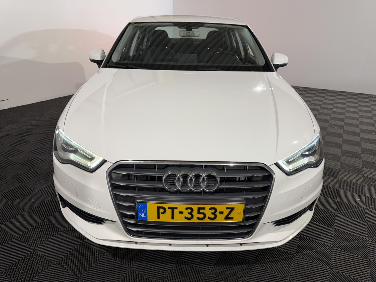 Audi | A3 Limousine | 1.4 TFSI Attraction Pro Line Plus Automaat | 2016 | 256.538 km | PT353Z | Geen oordeel - Sedã: foto 2 Audi | A3 Limousine | 1.4 TFSI Attraction Pro Line Plus Automaat | 2016 | 256.538 km | PT353Z | Geen oordeel - Sedã: foto 2