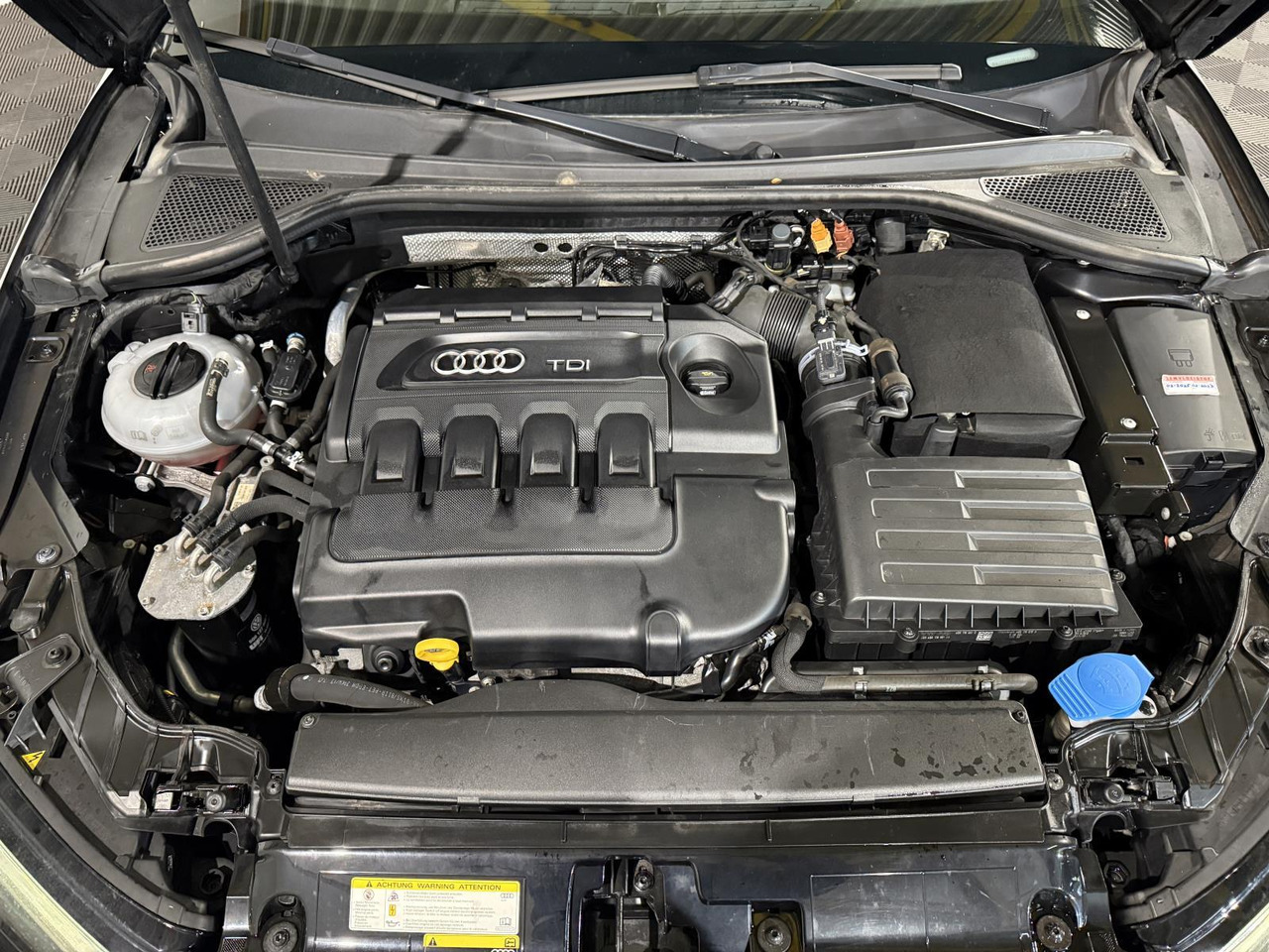 Audi | A3 Limousine | 1.6 TDI Ambition Pro Line Plus | 2014 | 271.612 km | GG798Z | Onlogisch - Sedã: foto 4 Audi | A3 Limousine | 1.6 TDI Ambition Pro Line Plus | 2014 | 271.612 km | GG798Z | Onlogisch - Sedã: foto 4