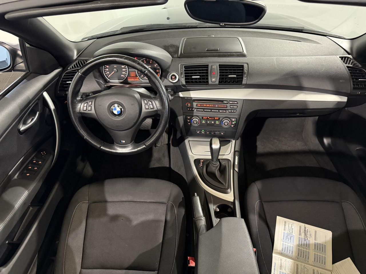 BMW | 1-serie Cabrio | 118i High Executive | 2009 | 114.310 km | 43HZT4 | Logisch - Automóvel: foto 2 BMW | 1-serie Cabrio | 118i High Executive | 2009 | 114.310 km | 43HZT4 | Logisch - Automóvel: foto 2