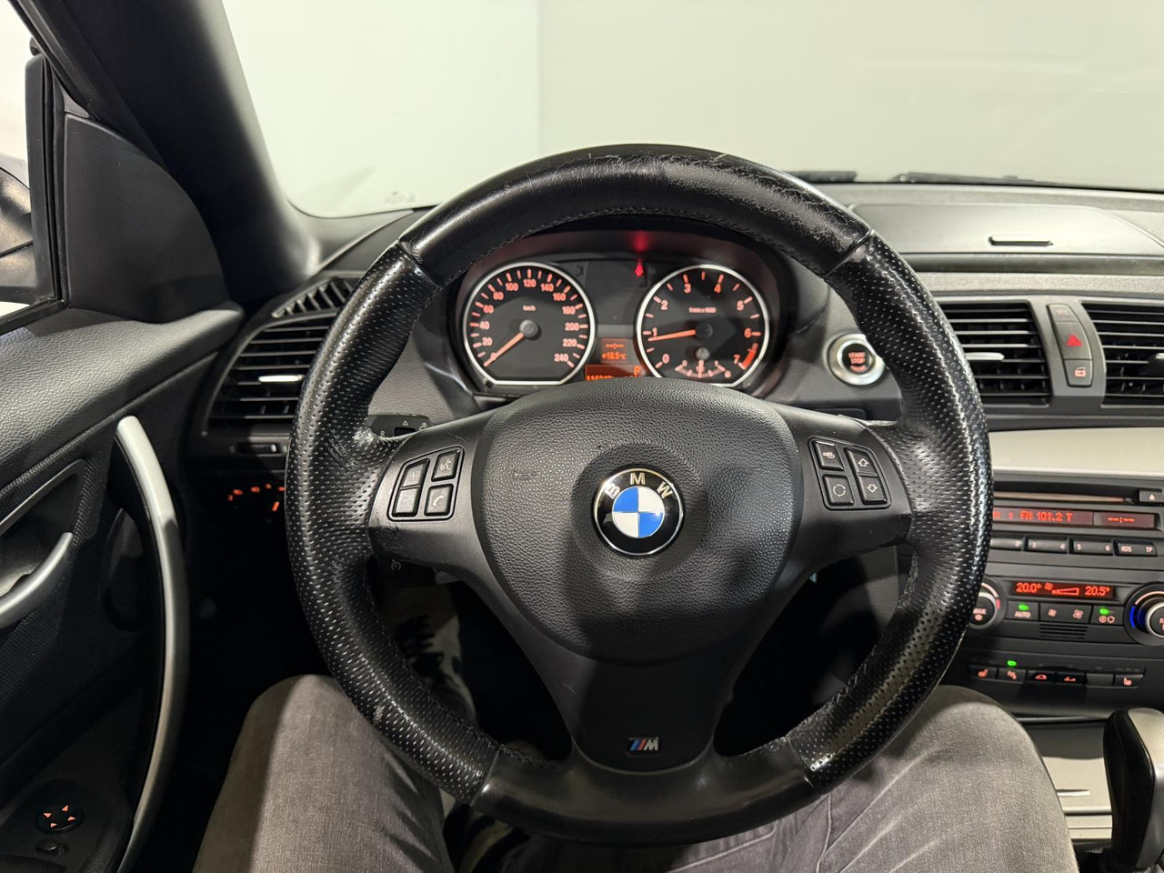 BMW | 1-serie Cabrio | 118i High Executive | 2009 | 114.310 km | 43HZT4 | Logisch - Automóvel: foto 5 BMW | 1-serie Cabrio | 118i High Executive | 2009 | 114.310 km | 43HZT4 | Logisch - Automóvel: foto 5
