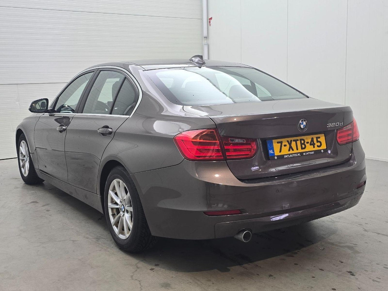 BMW 3-serie 320d EfficientDynamics Edition High Executive | 2014 | 300.611 km | Automaat | 7XTB45 | NAP: Logisch - Sedã: foto 3 BMW 3-serie 320d EfficientDynamics Edition High Executive | 2014 | 300.611 km | Automaat | 7XTB45 | NAP: Logisch - Sedã: foto 3