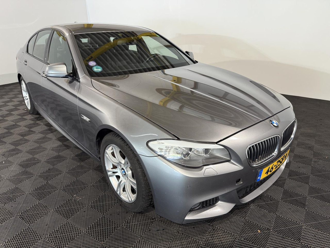 BMW | 5-serie | 520i High Executive | 2013 | 218.545 km | 46ZSF1 | Logisch - Sedã: foto 3 BMW | 5-serie | 520i High Executive | 2013 | 218.545 km | 46ZSF1 | Logisch - Sedã: foto 3