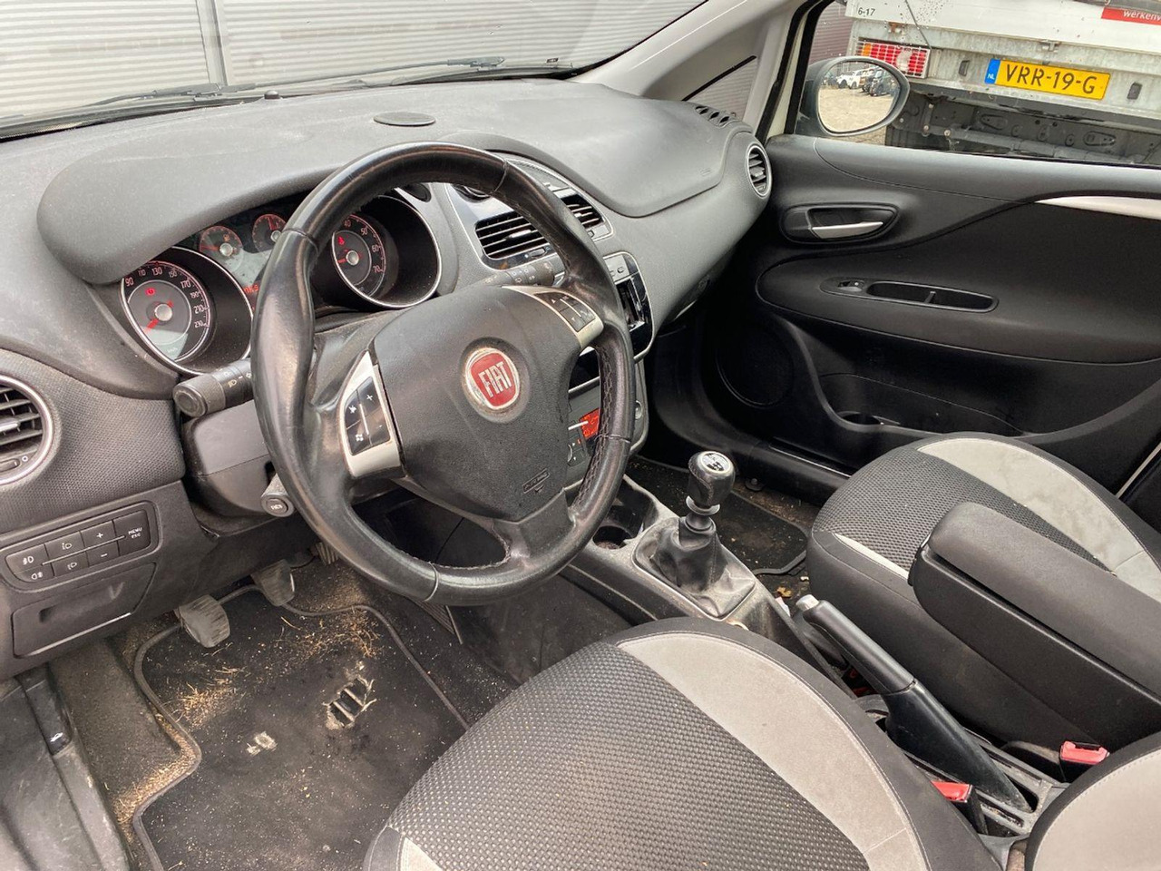 Fiat Punto Evo 0.9 TwinAir Easy | 2012 | 219.036 km | 35XVP9 | NAP: Logisch - Hatchback: foto 5 Fiat Punto Evo 0.9 TwinAir Easy | 2012 | 219.036 km | 35XVP9 | NAP: Logisch - Hatchback: foto 5