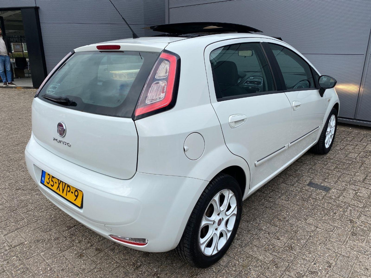 Fiat Punto Evo 0.9 TwinAir Easy | 2012 | 219.036 km | 35XVP9 | NAP: Logisch - Hatchback: foto 4 Fiat Punto Evo 0.9 TwinAir Easy | 2012 | 219.036 km | 35XVP9 | NAP: Logisch - Hatchback: foto 4