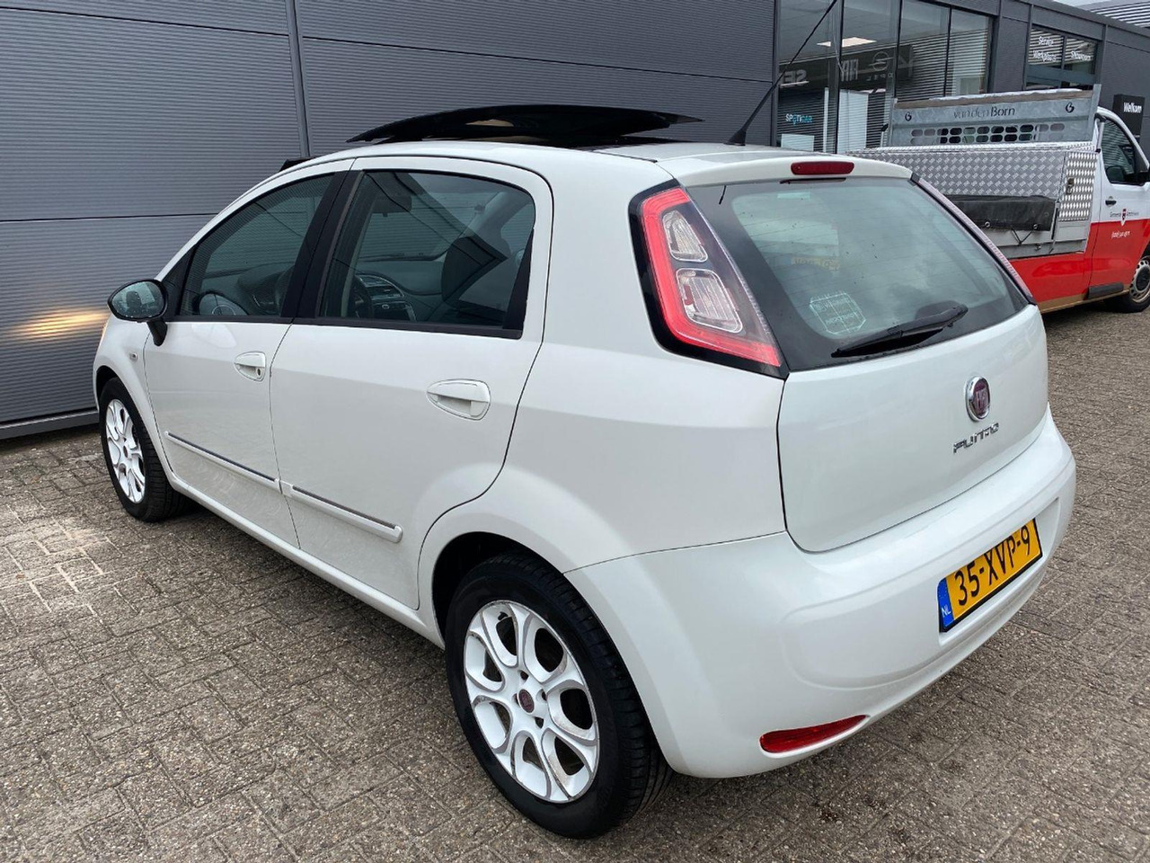 Fiat Punto Evo 0.9 TwinAir Easy | 2012 | 219.036 km | 35XVP9 | NAP: Logisch - Hatchback: foto 3 Fiat Punto Evo 0.9 TwinAir Easy | 2012 | 219.036 km | 35XVP9 | NAP: Logisch - Hatchback: foto 3