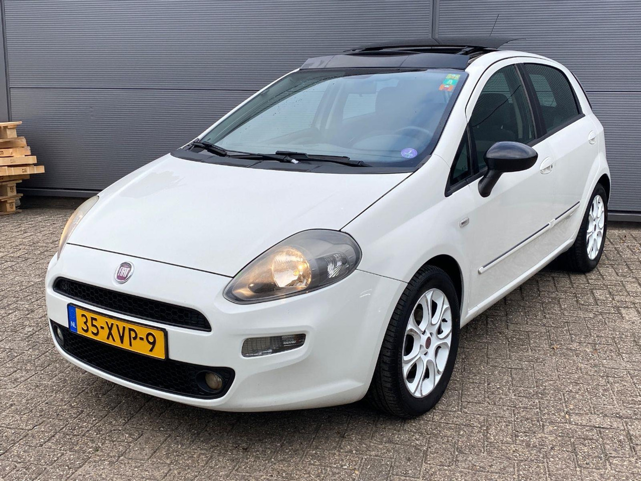Fiat Punto Evo 0.9 TwinAir Easy | 2012 | 219.036 km | 35XVP9 | NAP: Logisch - Hatchback: foto 1 Fiat Punto Evo 0.9 TwinAir Easy | 2012 | 219.036 km | 35XVP9 | NAP: Logisch - Hatchback: foto 1
