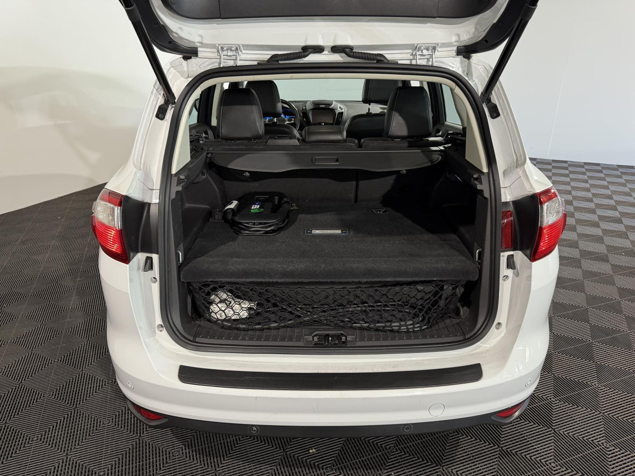 Ford C-Max 2.0 Plug-in Hybrid Titanium Plus | 2015 | 233.632 km | HL-834-P - Automóvel: foto 4 Ford C-Max 2.0 Plug-in Hybrid Titanium Plus | 2015 | 233.632 km | HL-834-P - Automóvel: foto 4