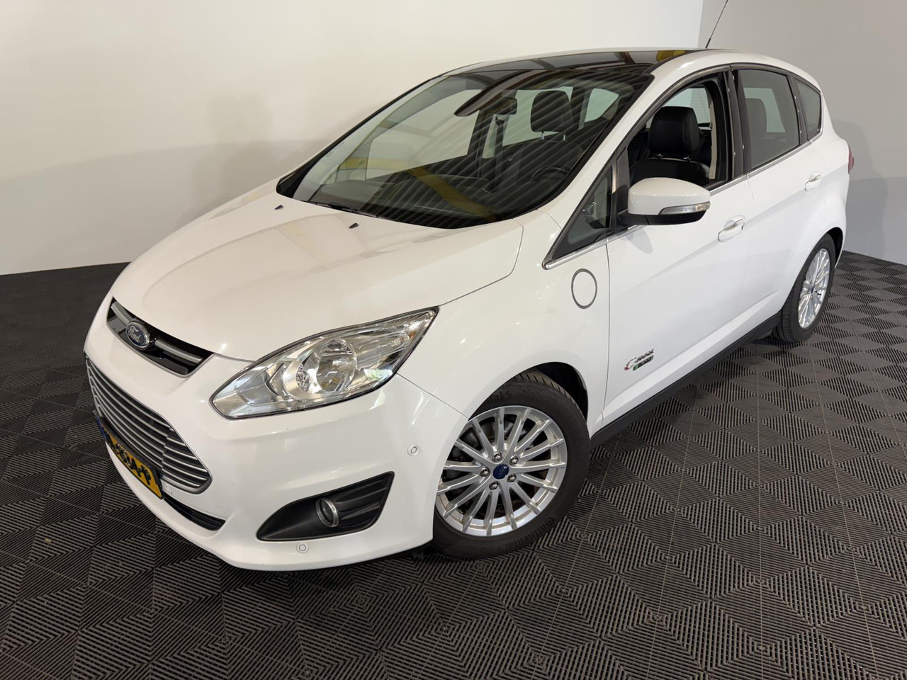 Ford C-Max 2.0 Plug-in Hybrid Titanium Plus | 2015 | 233.632 km | HL-834-P - Automóvel: foto 1 Ford C-Max 2.0 Plug-in Hybrid Titanium Plus | 2015 | 233.632 km | HL-834-P - Automóvel: foto 1