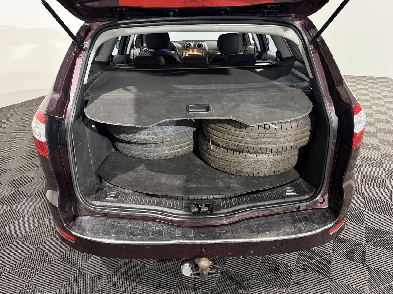 Ford | Mondeo Wagon | 2.0-16V Limited | 2010 | 193.300 km | 93LFJ8 | Logisch - Automóvel: foto 3 Ford | Mondeo Wagon | 2.0-16V Limited | 2010 | 193.300 km | 93LFJ8 | Logisch - Automóvel: foto 3