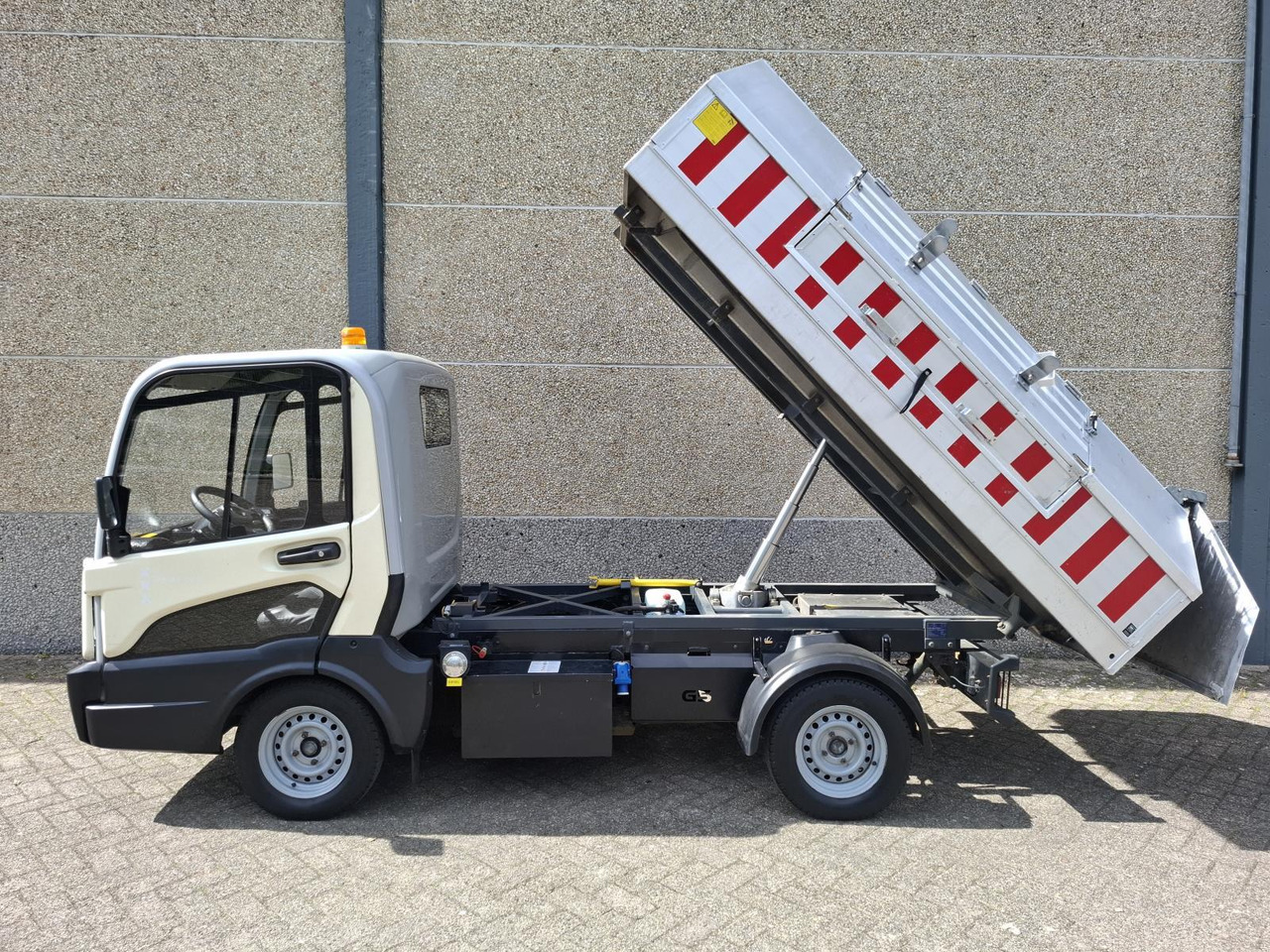 Goupil G5 Elektrische Stratenreinigingsmachine T-92-BSX - Veículo utilitário elétrico: foto 3 Goupil G5 Elektrische Stratenreinigingsmachine T-92-BSX - Veículo utilitário elétrico: foto 3