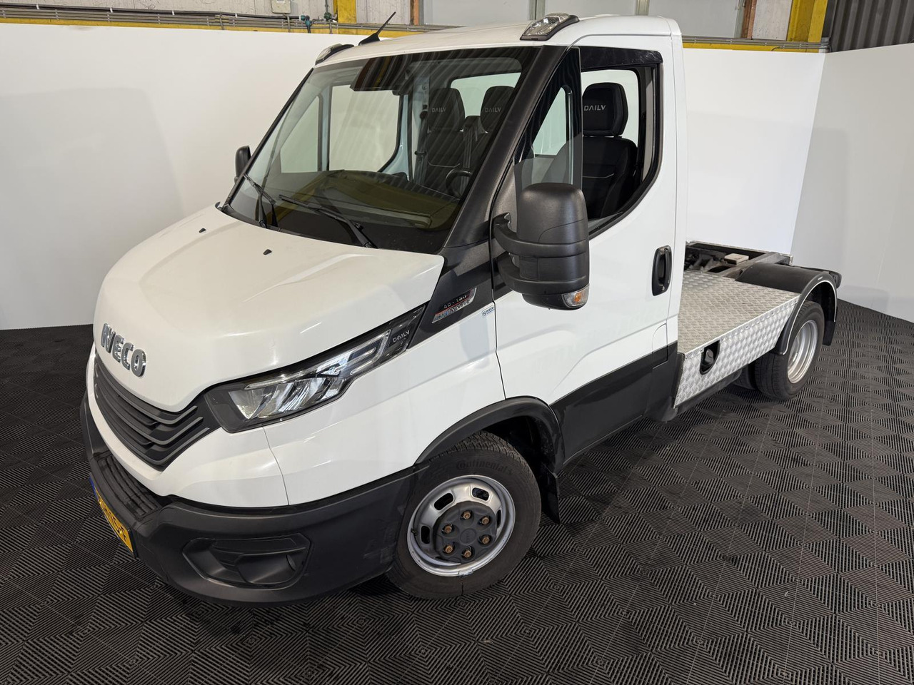 Iveco 40C18 Daily VSH-15-F 201.901 km - Caminhão tractor BE: foto 1 Iveco 40C18 Daily VSH-15-F 201.901 km - Caminhão tractor BE: foto 1