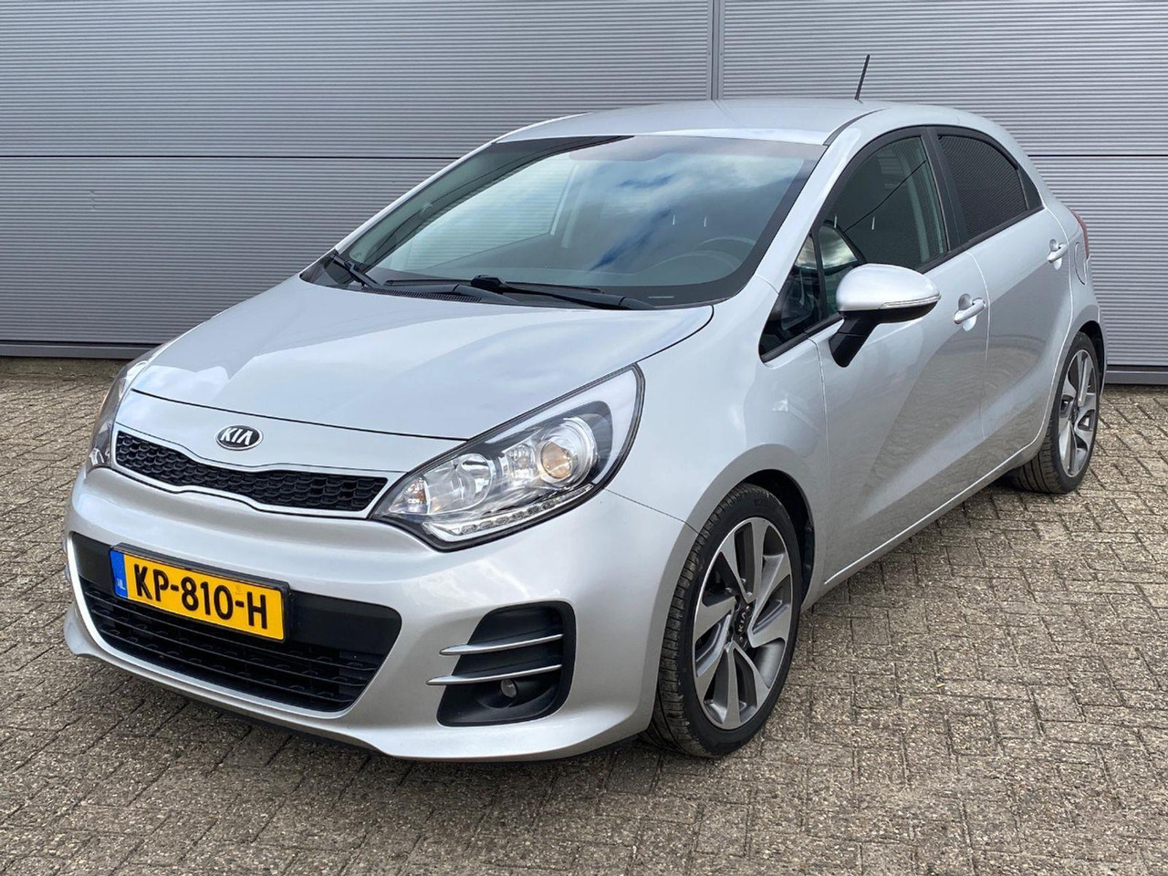 Kia Rio 1.2 CVVT ExecutiveLine | 2016 | 136.369 km | KP810H | NAP: Logisch - Hatchback: foto 1 Kia Rio 1.2 CVVT ExecutiveLine | 2016 | 136.369 km | KP810H | NAP: Logisch - Hatchback: foto 1
