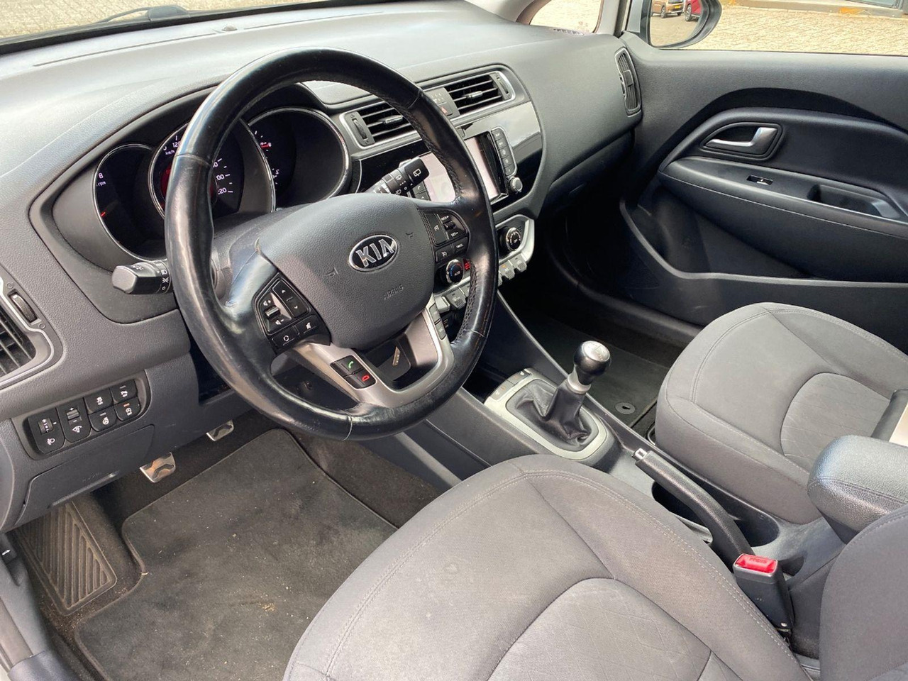 Kia Rio 1.2 CVVT ExecutiveLine | 2016 | 136.369 km | KP810H | NAP: Logisch - Hatchback: foto 5 Kia Rio 1.2 CVVT ExecutiveLine | 2016 | 136.369 km | KP810H | NAP: Logisch - Hatchback: foto 5