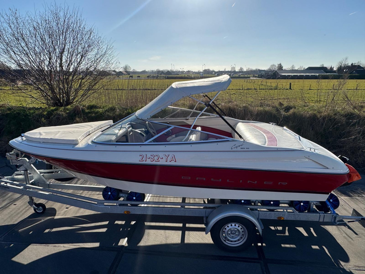 Bayliner Capri 1851 SS 4,3L V6+ Kalf Trailer - Máquina de outro: foto 3 Bayliner Capri 1851 SS 4,3L V6+ Kalf Trailer - Máquina de outro: foto 3