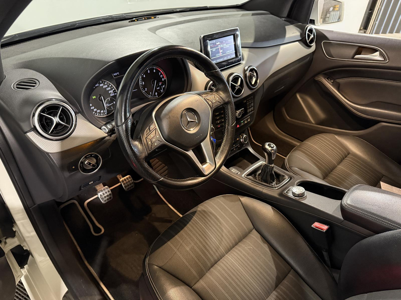Mercedes-Benz | B-klasse | 180 Ambition | 2012 | 131.978 km | G005BR | Geen oordeel - Automóvel: foto 3 Mercedes-Benz | B-klasse | 180 Ambition | 2012 | 131.978 km | G005BR | Geen oordeel - Automóvel: foto 3