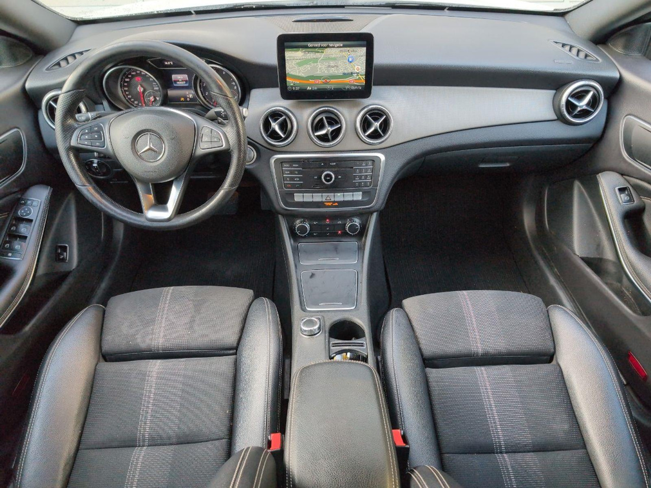 Mercedes-Benz CLA-klasse 180 Prestige | 2018 | 143.327 km | Automaat | T273NT | NAP: Geen oordeel - Sedã: foto 5 Mercedes-Benz CLA-klasse 180 Prestige | 2018 | 143.327 km | Automaat | T273NT | NAP: Geen oordeel - Sedã: foto 5