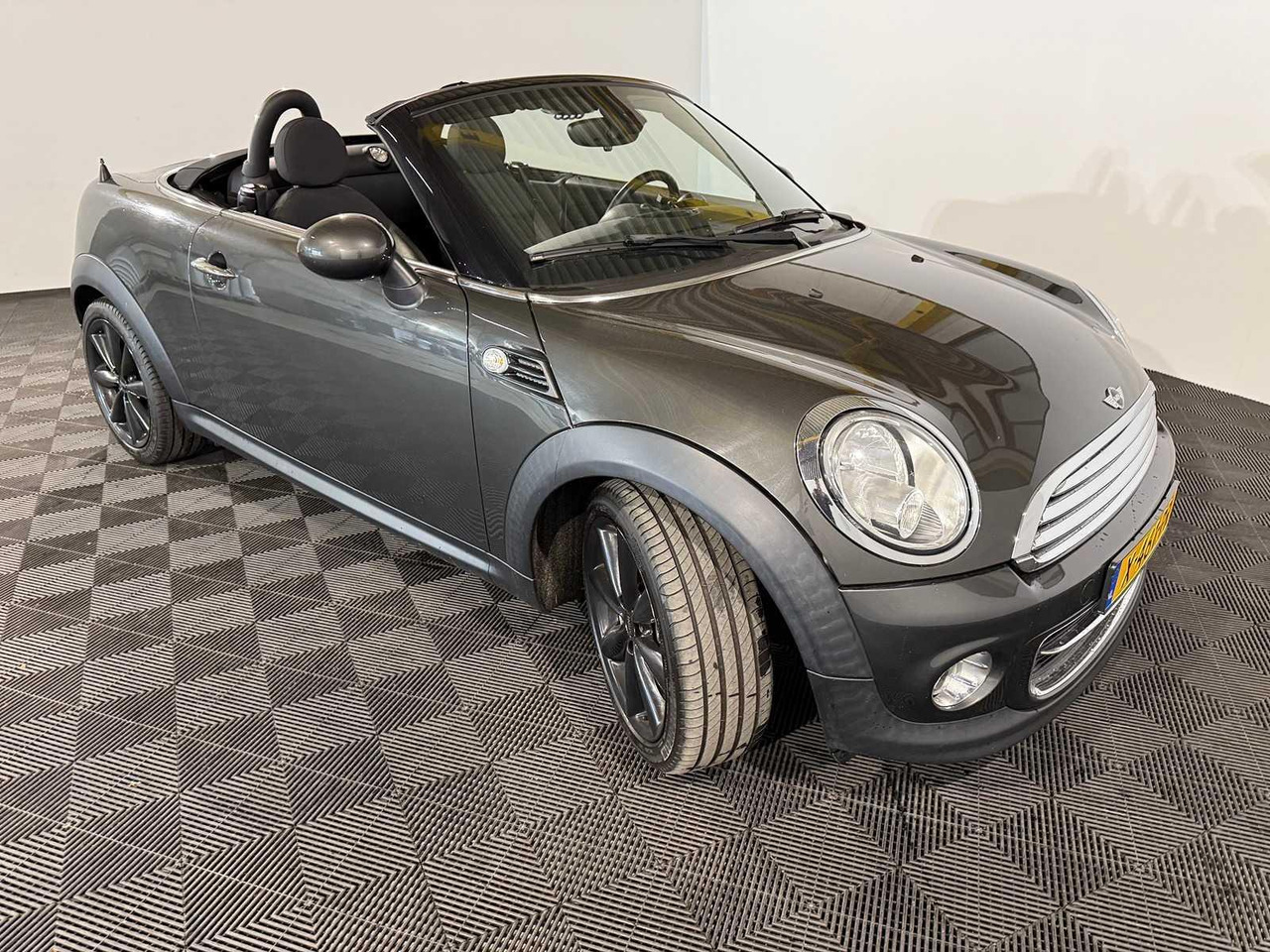 Mini Mini Roadster 1.6 Cooper | 2012 | 123.482 km | X-461-PR - Automóvel: foto 3 Mini Mini Roadster 1.6 Cooper | 2012 | 123.482 km | X-461-PR - Automóvel: foto 3
