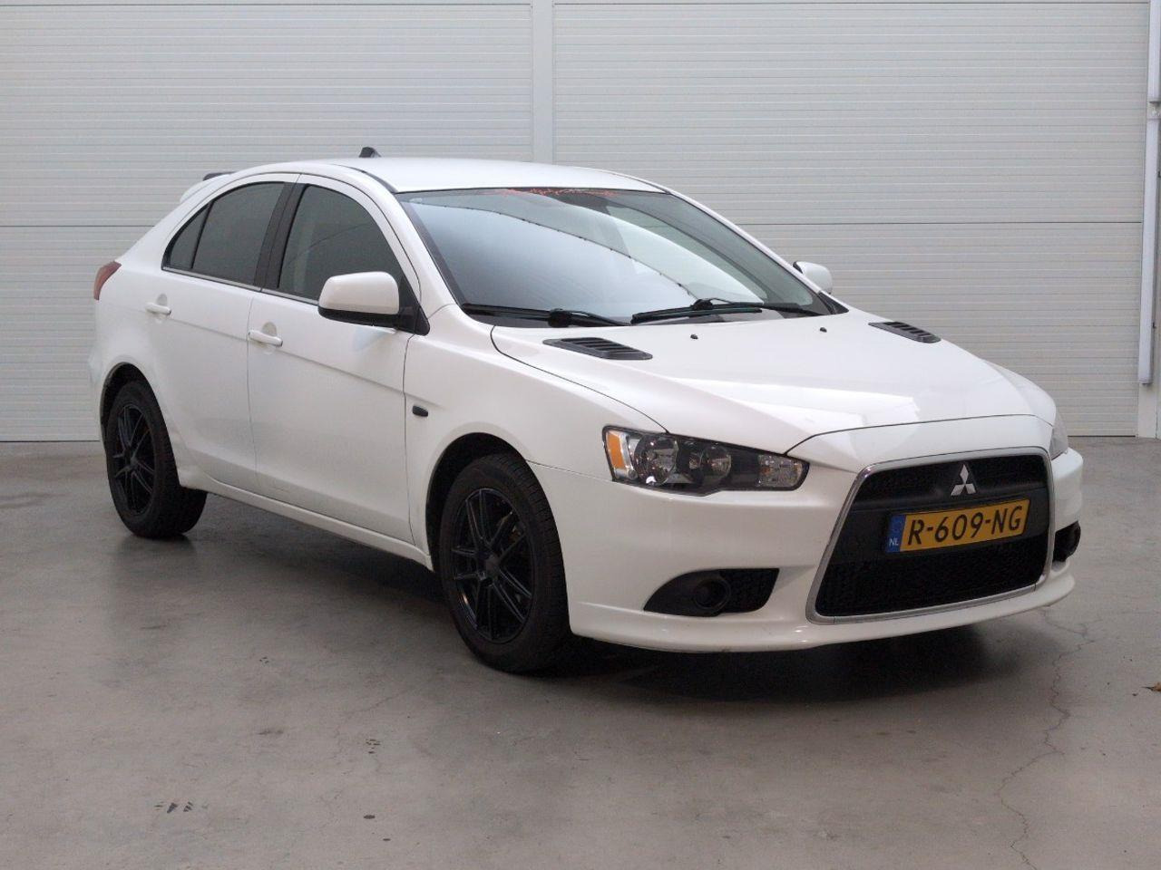 Mitsubishi Lancer Sportback 1.6 Limited Edition | 2016 | 216.592 km | R609NG | NAP: Geen oordeel - Hatchback: foto 2 Mitsubishi Lancer Sportback 1.6 Limited Edition | 2016 | 216.592 km | R609NG | NAP: Geen oordeel - Hatchback: foto 2