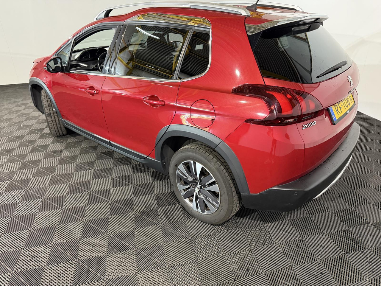 Peugeot 2008 1.2 PureTech Blue Lease Executive RF-108-N 141.645 km - Automóvel: foto 3 Peugeot 2008 1.2 PureTech Blue Lease Executive RF-108-N 141.645 km - Automóvel: foto 3
