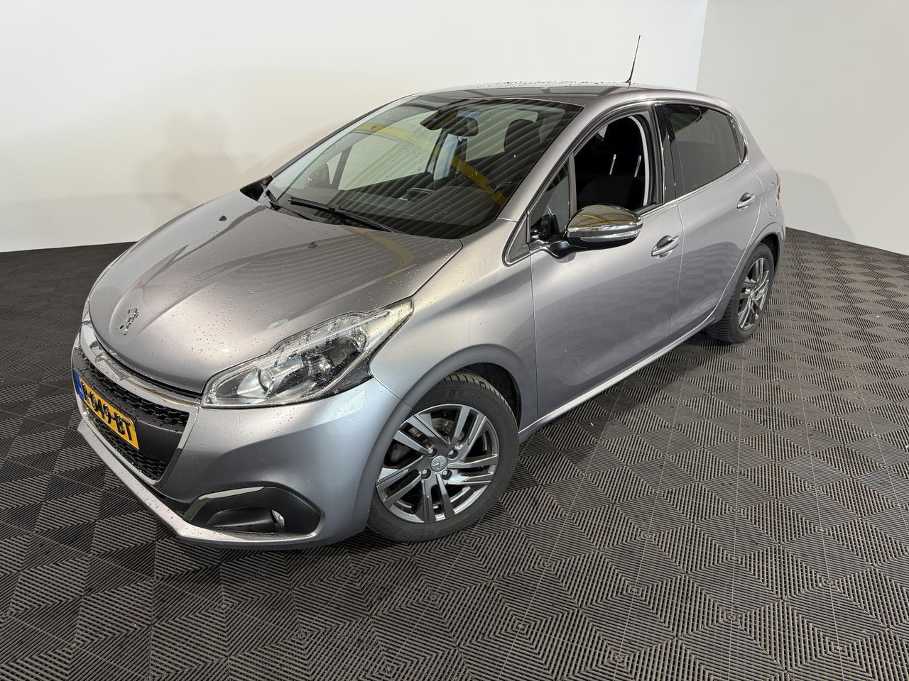 Hatchback Peugeot | 208 | 1.5 BlueHDi Blue Lease Allure | 2019 | 183.354 km | R049BT | Geen oordeel: foto 1