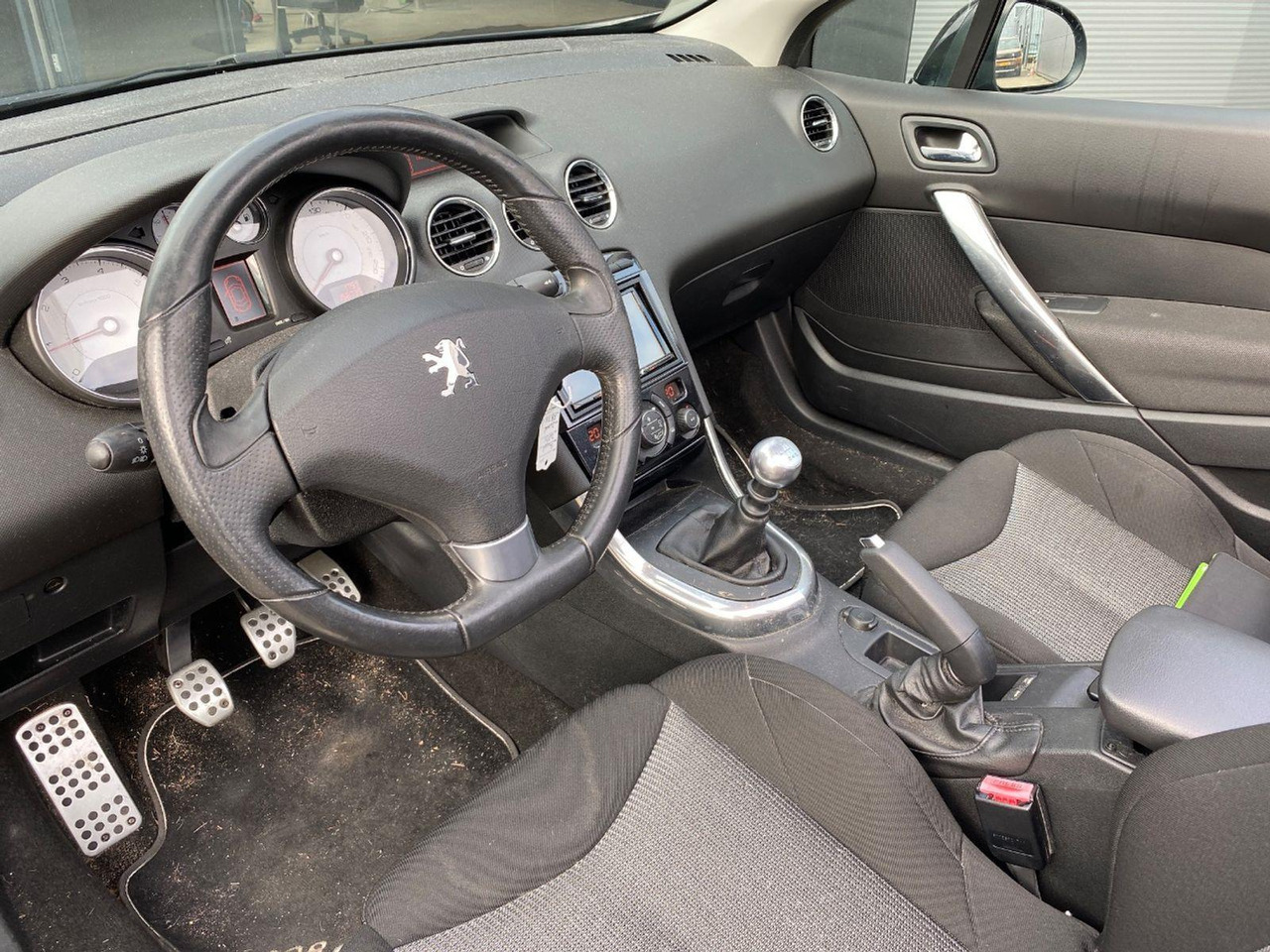 Peugeot 308 CC 1.6 THP Sport Pack | 2011 | 156.692 km | 98TXB8 | NAP: Geen oordeel - Automóvel: foto 5 Peugeot 308 CC 1.6 THP Sport Pack | 2011 | 156.692 km | 98TXB8 | NAP: Geen oordeel - Automóvel: foto 5
