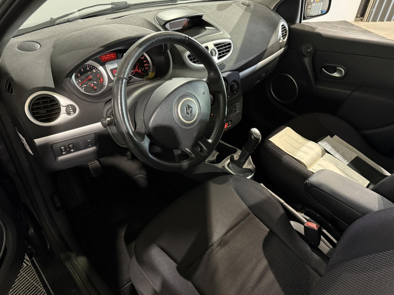 Renault | Clio Estate | 1.2-16V Special Line | 2009 | 172.146 km | XL223S | Geen oordeel - Automóvel: foto 5 Renault | Clio Estate | 1.2-16V Special Line | 2009 | 172.146 km | XL223S | Geen oordeel - Automóvel: foto 5
