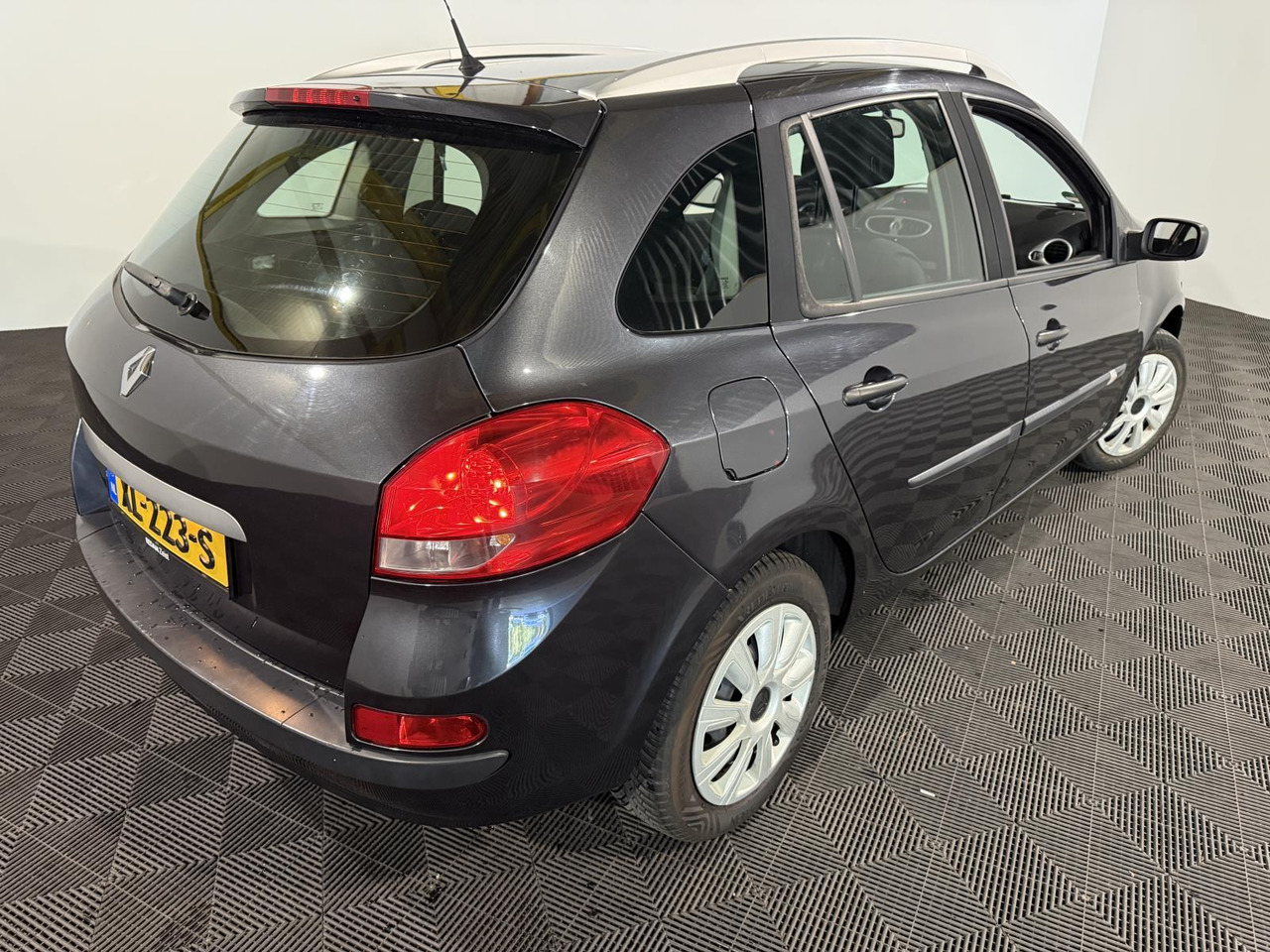 Renault | Clio Estate | 1.2-16V Special Line | 2009 | 172.146 km | XL223S | Geen oordeel - Automóvel: foto 2 Renault | Clio Estate | 1.2-16V Special Line | 2009 | 172.146 km | XL223S | Geen oordeel - Automóvel: foto 2