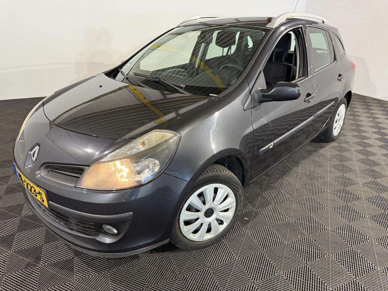 Renault | Clio Estate | 1.2-16V Special Line | 2009 | 172.146 km | XL223S | Geen oordeel - Automóvel: foto 1 Renault | Clio Estate | 1.2-16V Special Line | 2009 | 172.146 km | XL223S | Geen oordeel - Automóvel: foto 1