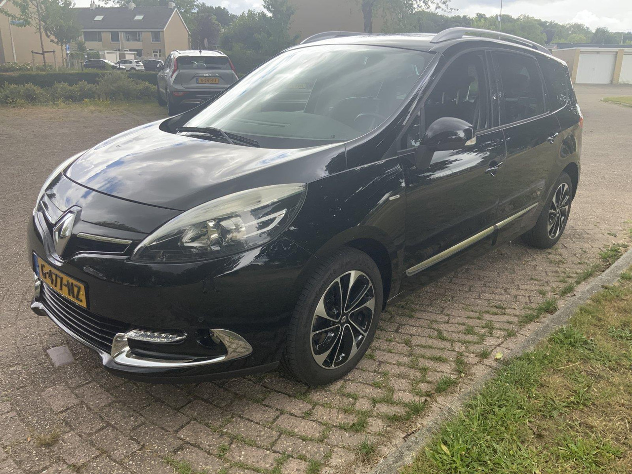 Renault Grand Scénic | 1.2 TCe Bose | 2014 | 89.230 | G-477-NZ - Automóvel: foto 1 Renault Grand Scénic | 1.2 TCe Bose | 2014 | 89.230 | G-477-NZ - Automóvel: foto 1