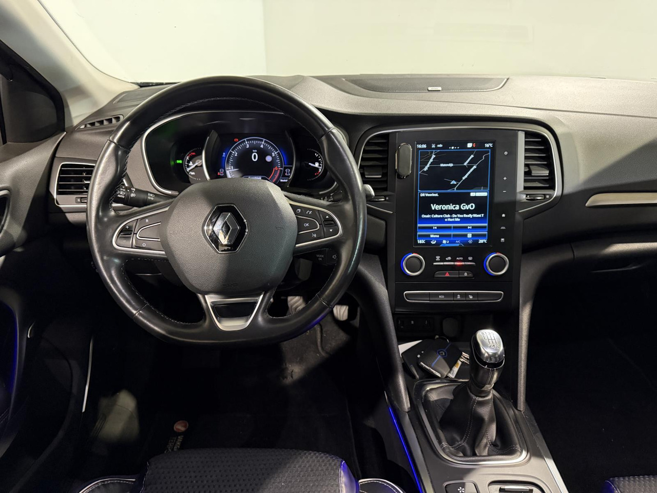 Renault | Mégane Estate | 1.2 TCe Bose | 2017 | 197.462 km | PP713F | Logisch - Automóvel: foto 3 Renault | Mégane Estate | 1.2 TCe Bose | 2017 | 197.462 km | PP713F | Logisch - Automóvel: foto 3