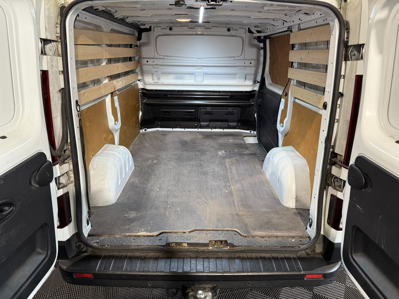 Renault Trafic 1.6 dCi T27 L1 H1 Comfort V-280-NR 173.986 km - Furgão: foto 5 Renault Trafic 1.6 dCi T27 L1 H1 Comfort V-280-NR 173.986 km - Furgão: foto 5
