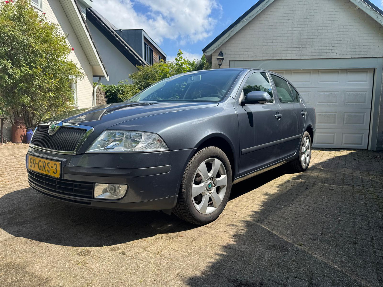 Skoda Octavia 1.6 Ambiente Attractive Business LPG G3 59-GRS-3 209.687 km - Automóvel: foto 1 Skoda Octavia 1.6 Ambiente Attractive Business LPG G3 59-GRS-3 209.687 km - Automóvel: foto 1