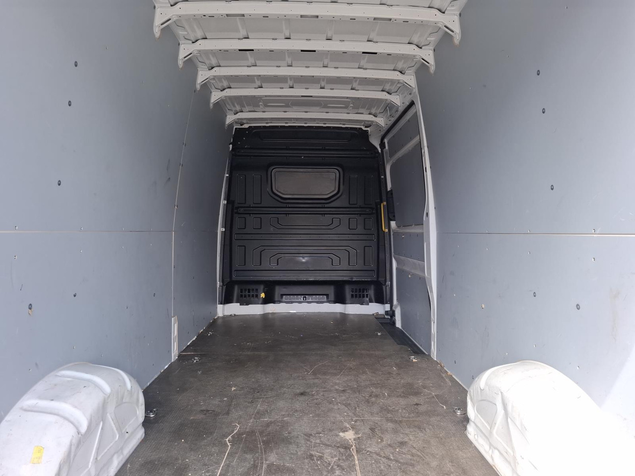 Volkswagen Crafter 35 2.0 TDI L4H3 | 2022 | 135.282 km | VPR-84-T - Furgão: foto 2 Volkswagen Crafter 35 2.0 TDI L4H3 | 2022 | 135.282 km | VPR-84-T - Furgão: foto 2