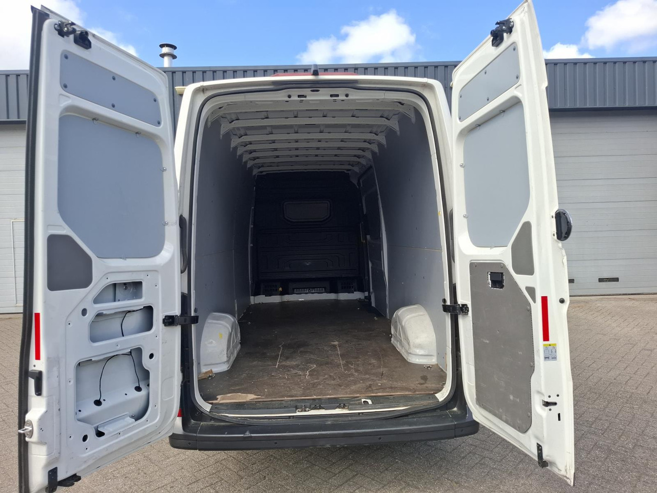 Volkswagen Crafter 35 2.0 TDI L4H3 | 2022 | 135.282 km | VPR-84-T - Furgão: foto 4 Volkswagen Crafter 35 2.0 TDI L4H3 | 2022 | 135.282 km | VPR-84-T - Furgão: foto 4