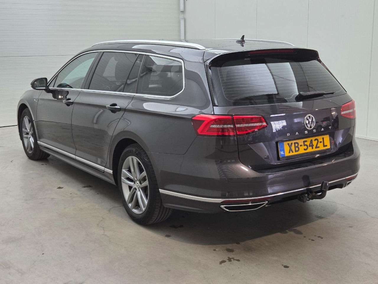 Volkswagen Passat Variant 1.6 TDI Highline Business R | 2018 | 179.613 km | Automaat | XB542L | NAP: Logisch - Automóvel: foto 3 Volkswagen Passat Variant 1.6 TDI Highline Business R | 2018 | 179.613 km | Automaat | XB542L | NAP: Logisch - Automóvel: foto 3
