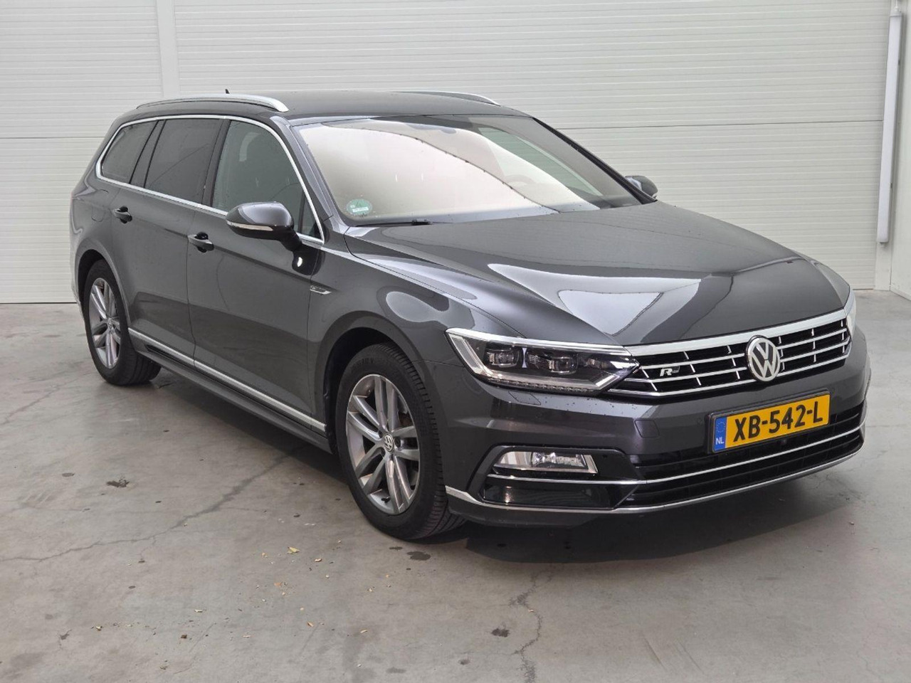 Volkswagen Passat Variant 1.6 TDI Highline Business R | 2018 | 179.613 km | Automaat | XB542L | NAP: Logisch - Automóvel: foto 2 Volkswagen Passat Variant 1.6 TDI Highline Business R | 2018 | 179.613 km | Automaat | XB542L | NAP: Logisch - Automóvel: foto 2
