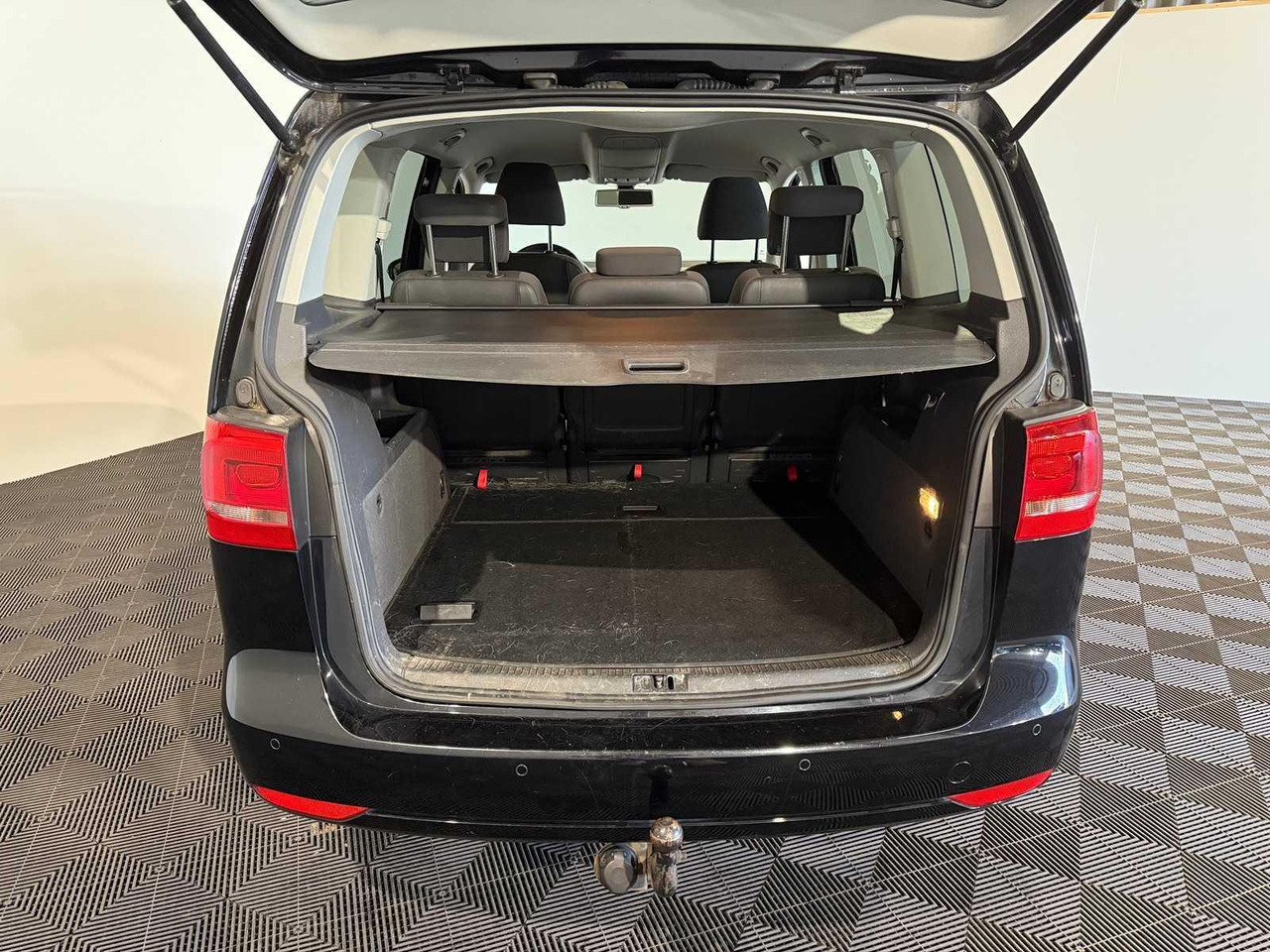 Volkswagen Touran 1.2 TSI Highline BlueMotion 16-TDR-1 249.487 km - Automóvel: foto 5 Volkswagen Touran 1.2 TSI Highline BlueMotion 16-TDR-1 249.487 km - Automóvel: foto 5