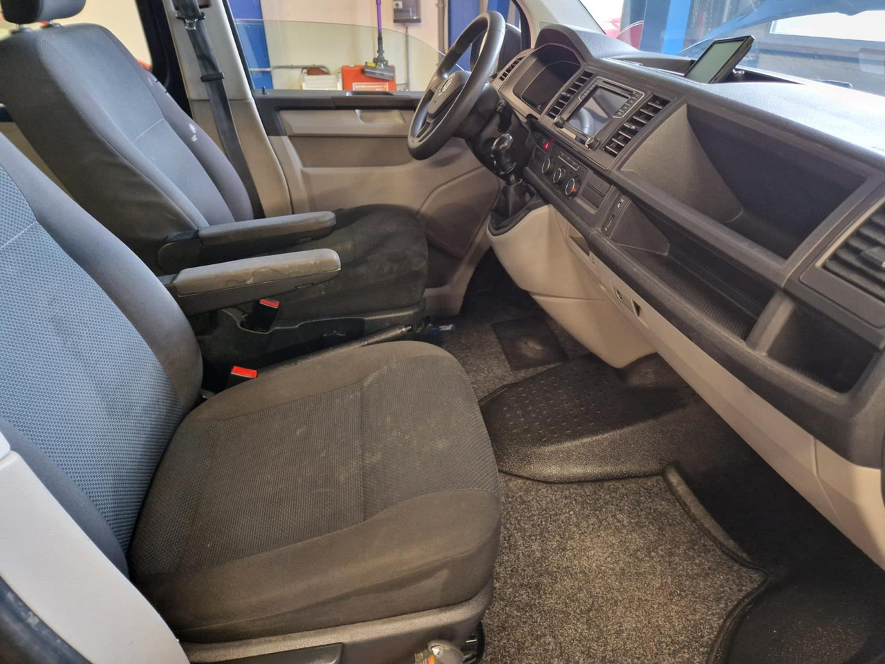 Volkswagen | Transporter | 2.0 TDI L1H1 DC Highline | 2018 | 251.292 km | V731RR | Logisch - Carrinha cabine dupla: foto 2 Volkswagen | Transporter | 2.0 TDI L1H1 DC Highline | 2018 | 251.292 km | V731RR | Logisch - Carrinha cabine dupla: foto 2