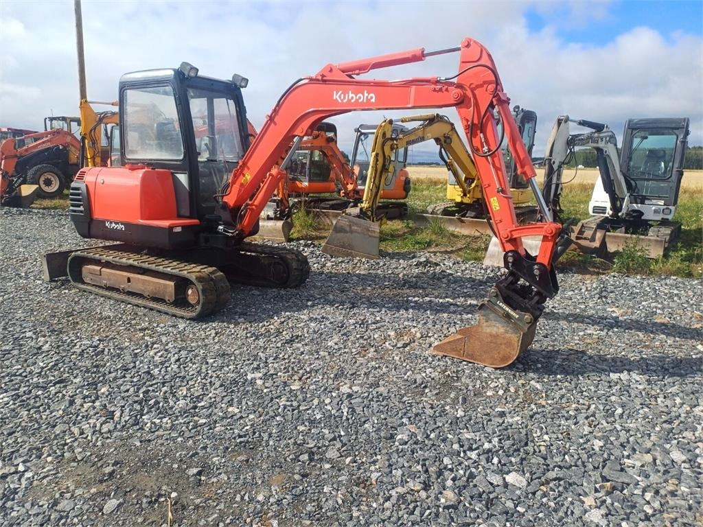 Kubota Kx121-2 Kallistuvalla s40 liittimellä - Mini escavadeira: foto 4 Kubota Kx121-2 Kallistuvalla s40 liittimellä - Mini escavadeira: foto 4